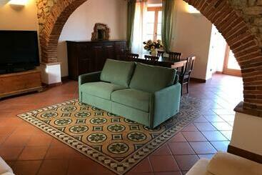 Turistihuoneistot Villa Marciana Marina