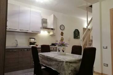 דירות לתיירים Via Roma House Con Box Privato