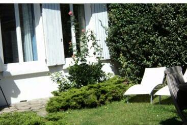 Turistlejligheder Maison 2chambres 2parkingsprivés Dans Jardin Clos