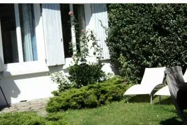 ツーリストアパートメント Maison 2chambres 2parkingsprivés Dans Jardin Clos