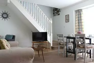 آپارتمان‌های توریست‌ها Comfortable And Spacious Apartment With Parking