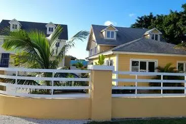 ツーリストアパートメント Villa By The Bay