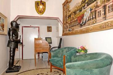 Hostellerie Du Grand Sully