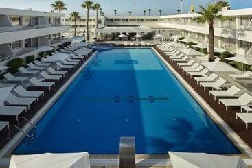 هتل آپارتمان Melpo Antia Hotel & Suites