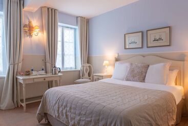 Hotel Hôtel Traiteur Les Ormes, The Originals Relais