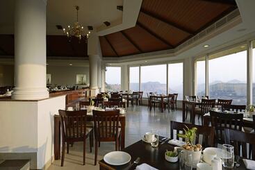 בית מלון כפרי The Dukes Retreat, Khandala