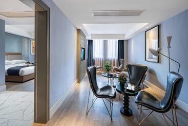 Lanou Hotel Chongqing Hongou Square Wanzhou Guanyinyan