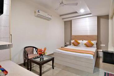 Hotel Goodluck Airport