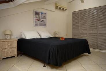 هتل Belmar Oceanfront Apartments