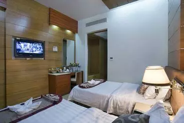 Fars Hotel & Resorts Bar Buffet Pool Spa