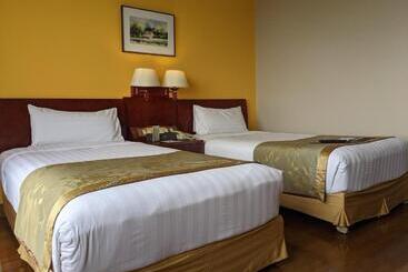 هتل The Peninsula Chittagong Limited