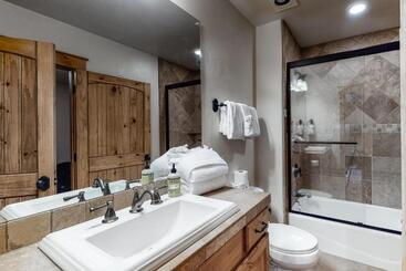 בית מלון כפרי Mountain Retreat On 1st