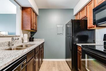 هتل Rollin  On The River