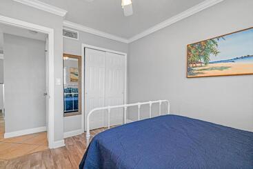 Отель Barefoot Beach Resort F107