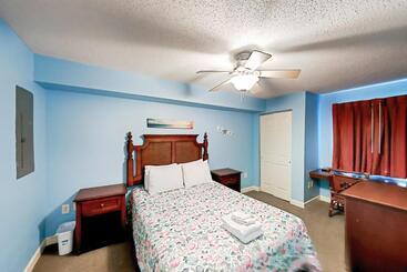 هتل Malibu Pointe Unit 803