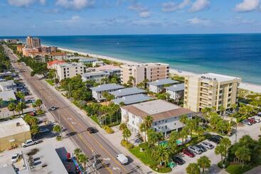 Hotelli Beach On The Rocks