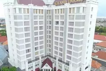 Hotelli Grand Darmo Suite By Amithya