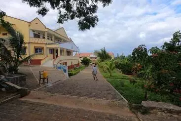 تختخواب و صبحانه Centre Lucien Botovasoa