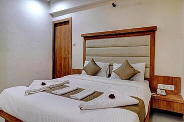 ホテル Sun Inn Residency Rabale