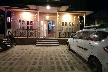 ペンション The Wood Beach House