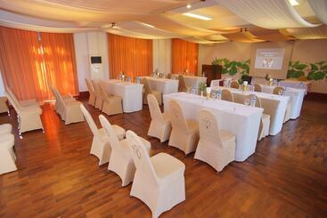 هتل Pristine Lotus Resort