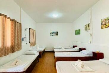 Pension (Hôtel basse catégorie) 3 Sisters Guest House 1