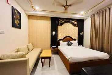 Rajwada Hotel And Resort