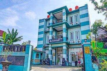 Hotel Oyo 91731 Home Stay Elis Cateliya