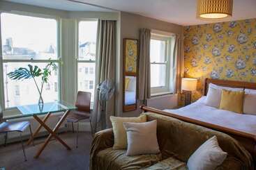Hotel Amherst Brighton