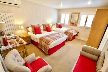 هتل Chestnuts House Boutique B&b