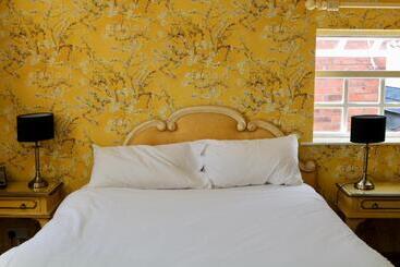 Отель The Cottage