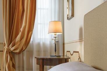 Hotel Villa Policreti