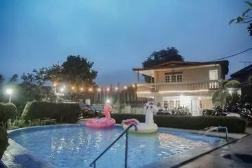 Hotel Reddoorz Near Taman Safari 2