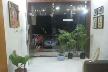 Hotel L L Guest House By Wb Inn