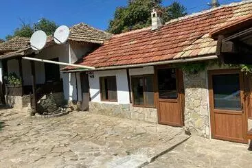 Pensió благата къща
