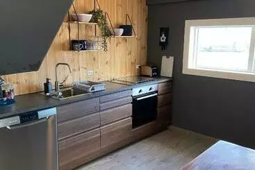 پانسیون The Little Guesthouse Downtown   Keflavik Airport