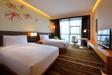Отель Hilton Garden Inn Chengdu Huayang