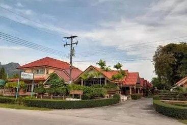 ホテル สุขทวีรีสอร์ท อ่าวมะนาว
