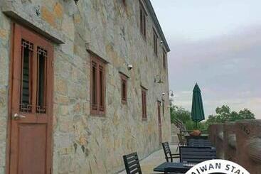 هاستل East Mountain Light Brigade