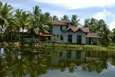 Hotelli Lagoon Villa