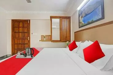 Hotel O Poptavern Premium