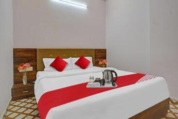 Hotelli Oyo 89771  Raj Palace