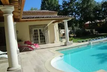 Aamiaismajoitus (B&B) Chambre D Hôte Couguiolet   Avec Piscine
