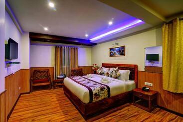 Hotel Golden Tashi Gakhil Resort