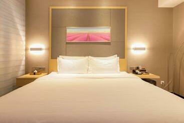 Lavande Hotel Wuhan Xudong Branch
