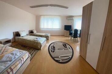 پانسیون стаи за гости маринови