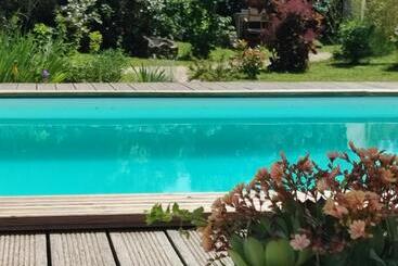 Pensione A Deux Pas De St Cirq Lapopie, La Chambre Du Cocher Des Murets De L Isa