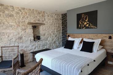 פנסיון A Deux Pas De St Cirq Lapopie, La Chambre Du Cocher Des Murets De L Isa