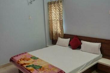 Hotel Adiraj Palace And Lodging