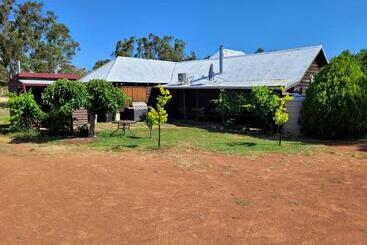 Eccles  Rustic Style Accommodation With Mod Cons